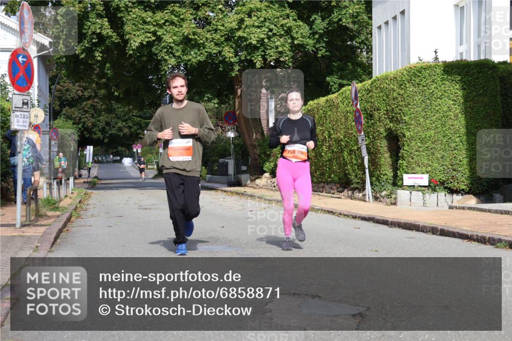 25.08.2024 - 20. Blankeneser Heldenlauf Strokosch-Dieckow http://msf.ph/oto/6858871 25.08.2024 09:52:56 Ziel 225, 226 meine-sportfotos.de