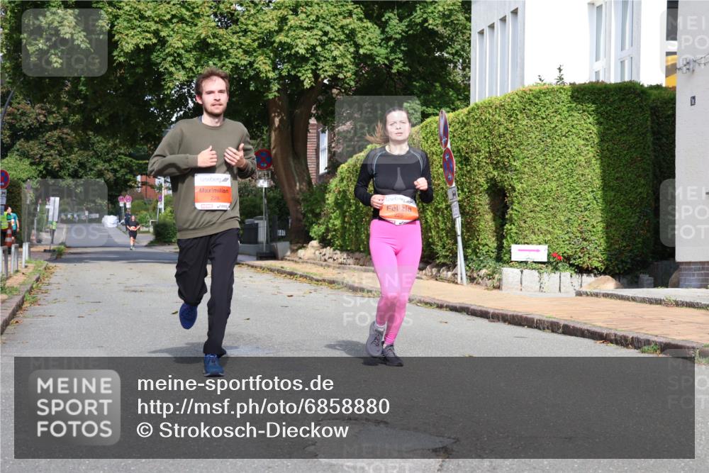 25.08.2024 - 20. Blankeneser Heldenlauf Strokosch-Dieckow http://msf.ph/oto/6858880 25.08.2024 09:52:56 Ziel 225, 226 meine-sportfotos.de