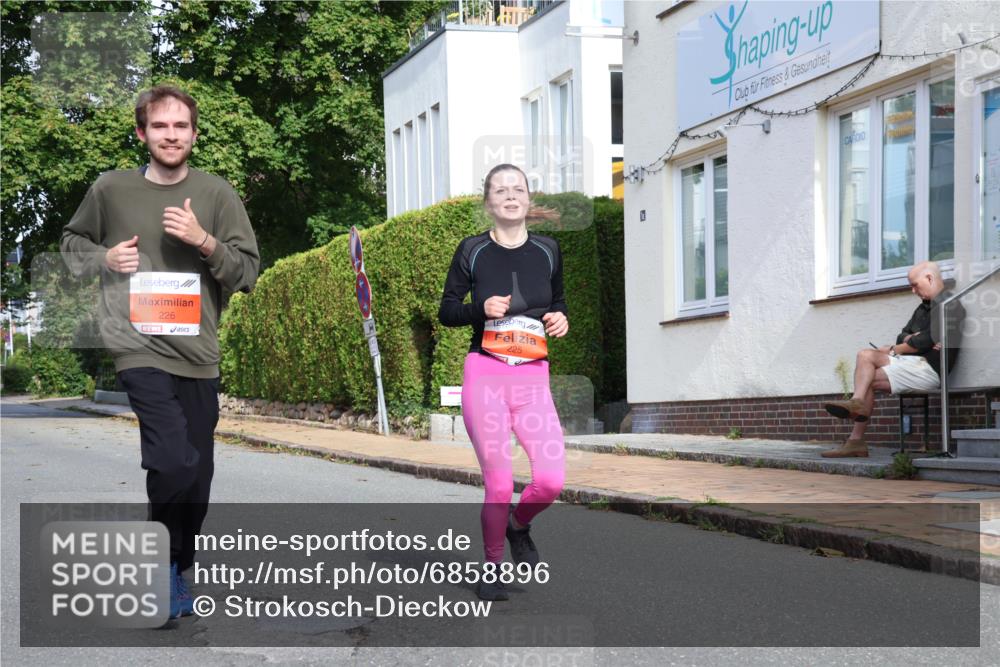 25.08.2024 - 20. Blankeneser Heldenlauf Strokosch-Dieckow http://msf.ph/oto/6858896 25.08.2024 09:52:57 Ziel 225, 226 meine-sportfotos.de