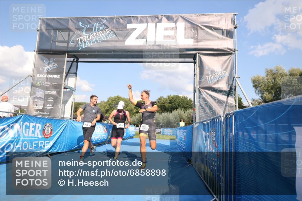25.08.2024 - Elbe Triathlon Hamburg H.Heesch http://msf.ph/oto/6858898 25.08.2024 16:26:50 Ziel  meine-sportfotos.de