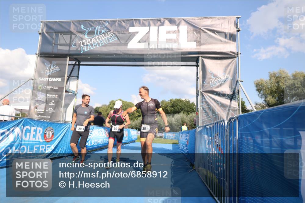 25.08.2024 - Elbe Triathlon Hamburg H.Heesch http://msf.ph/oto/6858912 25.08.2024 16:26:50 Ziel  meine-sportfotos.de