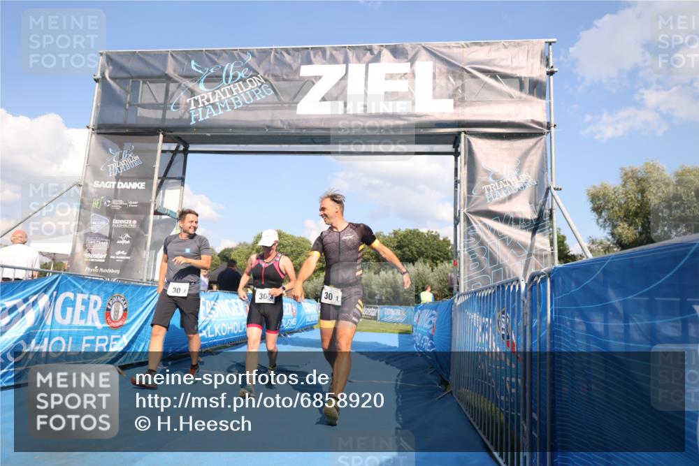 25.08.2024 - Elbe Triathlon Hamburg H.Heesch http://msf.ph/oto/6858920 25.08.2024 16:26:51 Ziel  meine-sportfotos.de