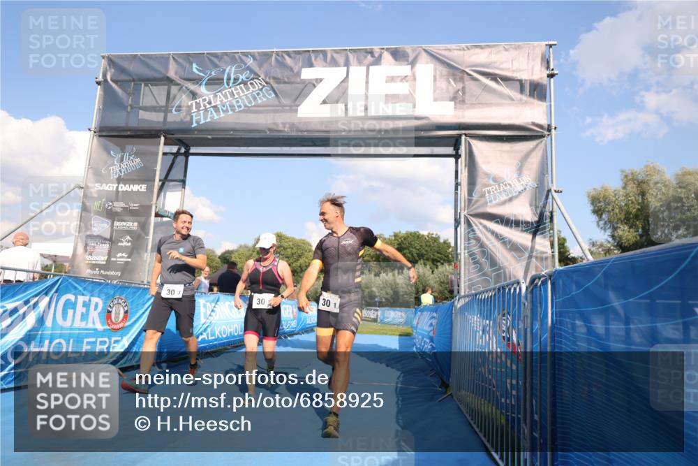 25.08.2024 - Elbe Triathlon Hamburg H.Heesch http://msf.ph/oto/6858925 25.08.2024 16:26:51 Ziel  meine-sportfotos.de
