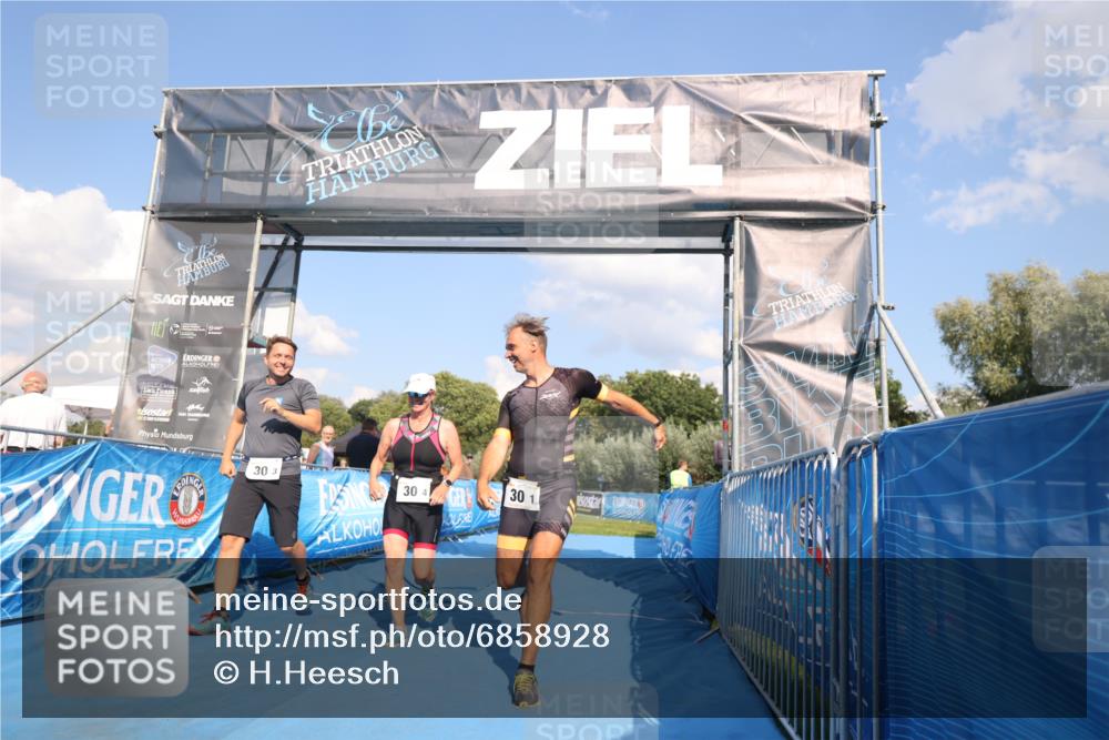 25.08.2024 - Elbe Triathlon Hamburg H.Heesch http://msf.ph/oto/6858928 25.08.2024 16:26:51 Ziel  meine-sportfotos.de