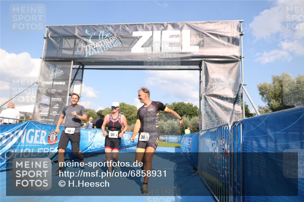 25.08.2024 - Elbe Triathlon Hamburg H.Heesch http://msf.ph/oto/6858931 25.08.2024 16:26:51 Ziel  meine-sportfotos.de