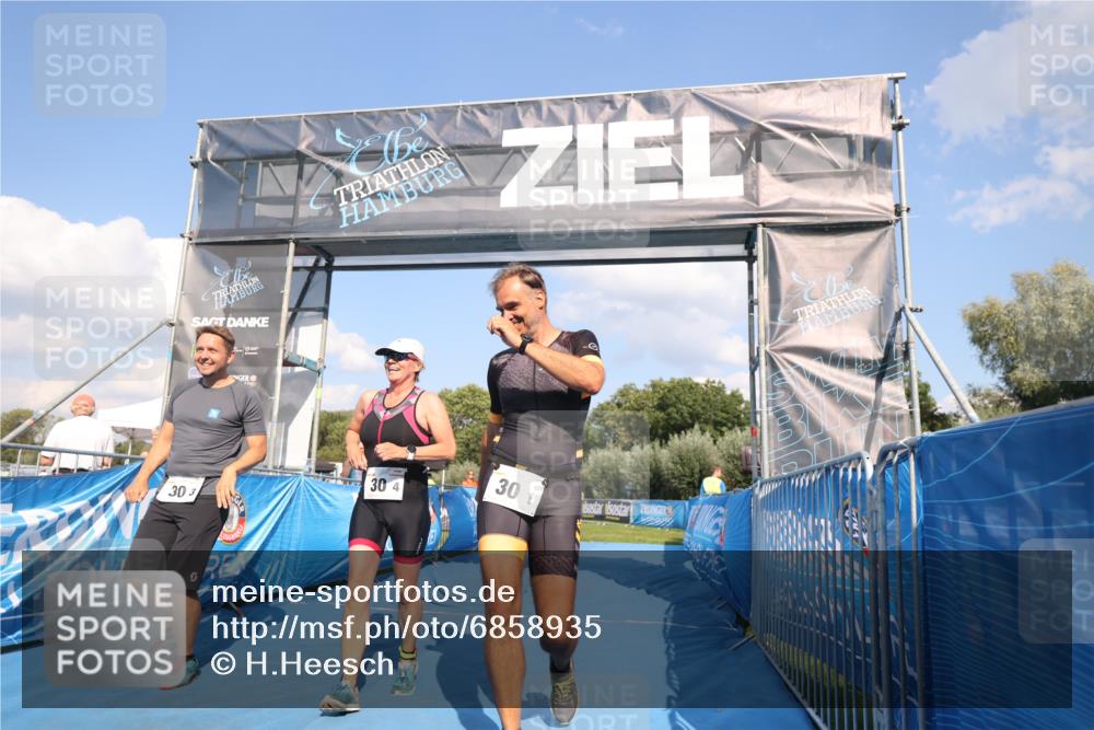 25.08.2024 - Elbe Triathlon Hamburg H.Heesch http://msf.ph/oto/6858935 25.08.2024 16:26:51 Ziel  meine-sportfotos.de