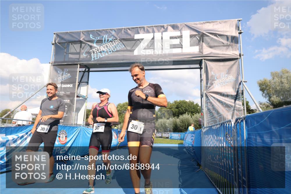 25.08.2024 - Elbe Triathlon Hamburg H.Heesch http://msf.ph/oto/6858944 25.08.2024 16:26:51 Ziel  meine-sportfotos.de