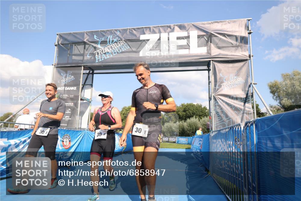 25.08.2024 - Elbe Triathlon Hamburg H.Heesch http://msf.ph/oto/6858947 25.08.2024 16:26:51 Ziel  meine-sportfotos.de