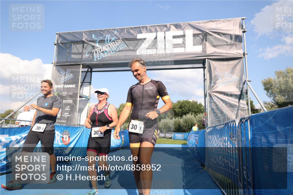25.08.2024 - Elbe Triathlon Hamburg H.Heesch http://msf.ph/oto/6858952 25.08.2024 16:26:51 Ziel  meine-sportfotos.de
