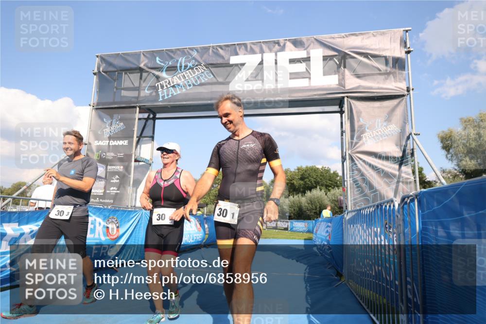 25.08.2024 - Elbe Triathlon Hamburg H.Heesch http://msf.ph/oto/6858956 25.08.2024 16:26:51 Ziel  meine-sportfotos.de