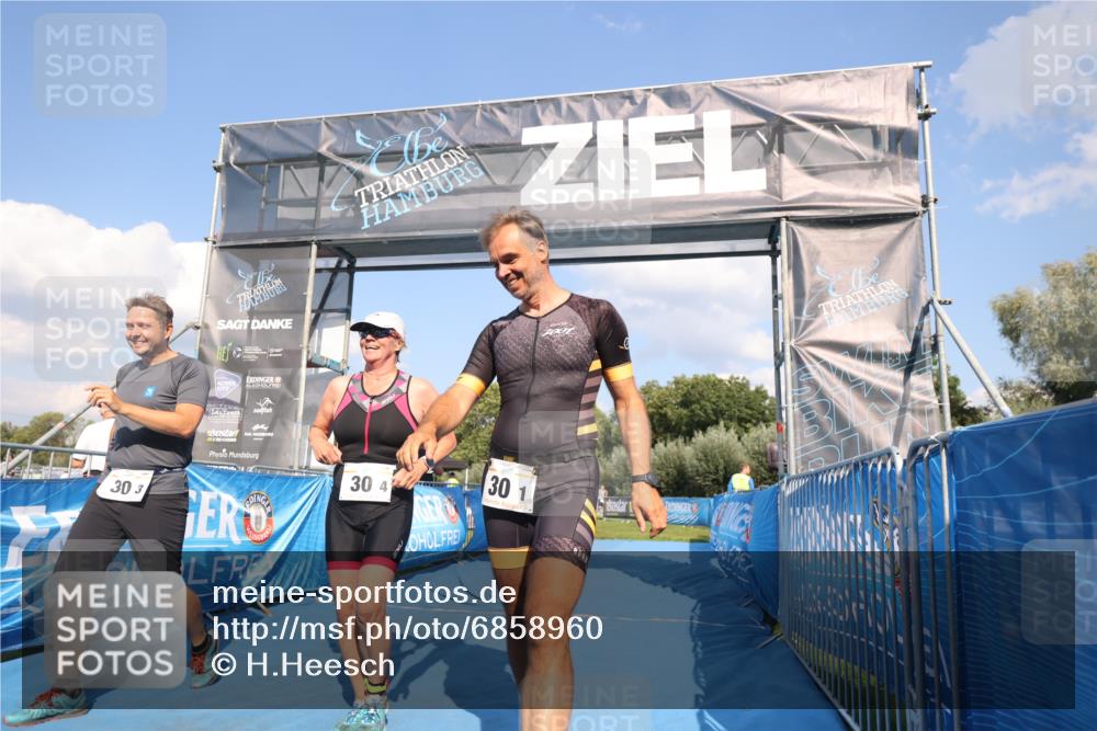 25.08.2024 - Elbe Triathlon Hamburg H.Heesch http://msf.ph/oto/6858960 25.08.2024 16:26:51 Ziel  meine-sportfotos.de