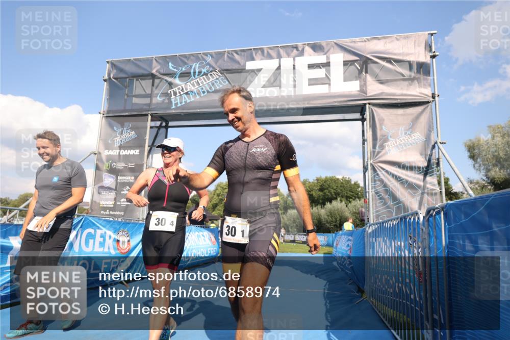 25.08.2024 - Elbe Triathlon Hamburg H.Heesch http://msf.ph/oto/6858974 25.08.2024 16:26:52 Ziel  meine-sportfotos.de