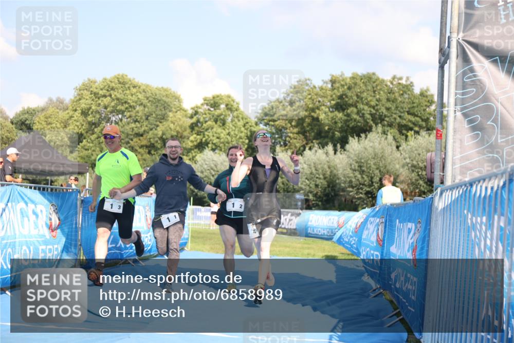 25.08.2024 - Elbe Triathlon Hamburg H.Heesch http://msf.ph/oto/6858989 25.08.2024 16:27:21 Ziel  meine-sportfotos.de