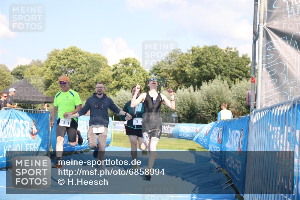 25.08.2024 - Elbe Triathlon Hamburg H.Heesch http://msf.ph/oto/6858994 25.08.2024 16:27:21 Ziel  meine-sportfotos.de