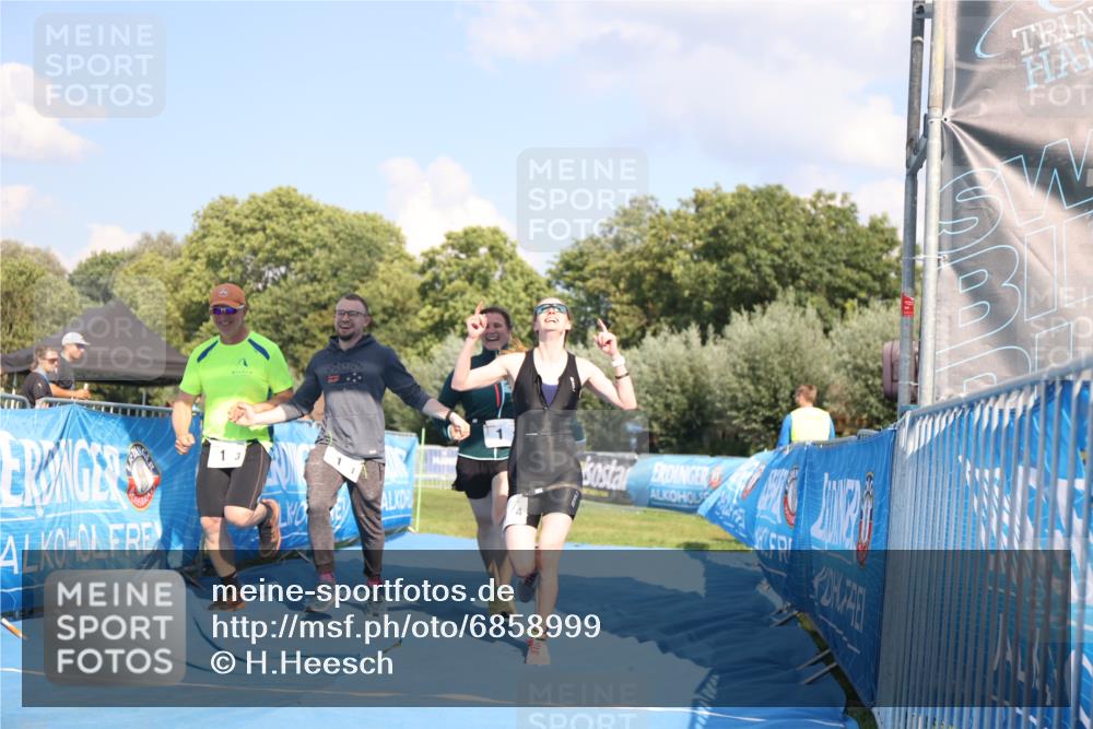 25.08.2024 - Elbe Triathlon Hamburg H.Heesch http://msf.ph/oto/6858999 25.08.2024 16:27:21 Ziel  meine-sportfotos.de