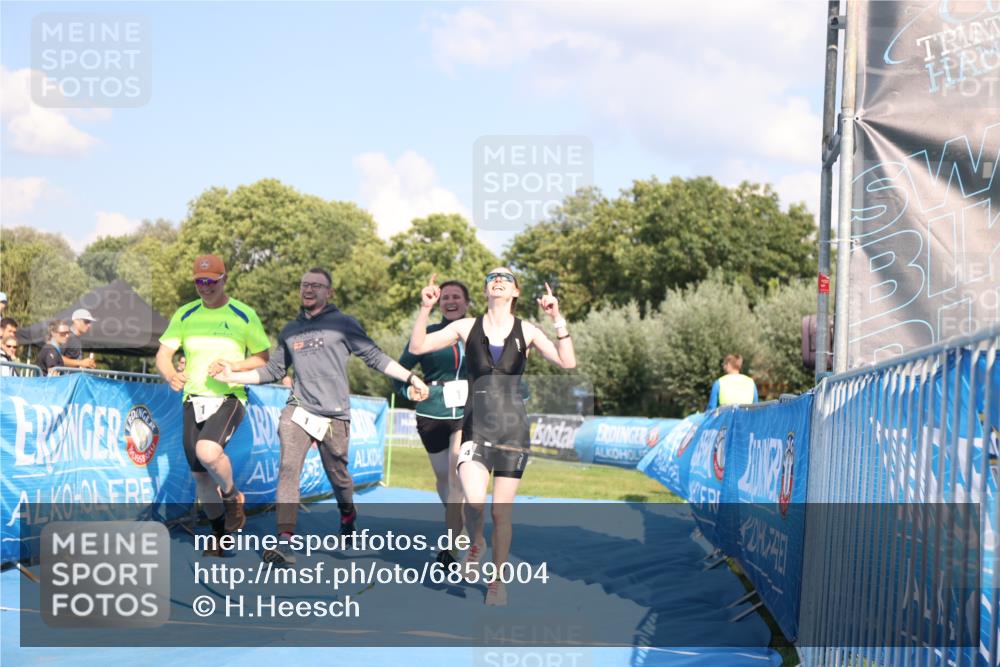 25.08.2024 - Elbe Triathlon Hamburg H.Heesch http://msf.ph/oto/6859004 25.08.2024 16:27:21 Ziel  meine-sportfotos.de