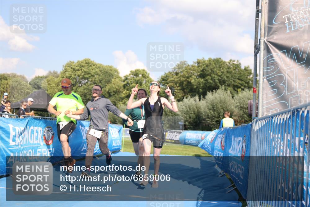 25.08.2024 - Elbe Triathlon Hamburg H.Heesch http://msf.ph/oto/6859006 25.08.2024 16:27:21 Ziel  meine-sportfotos.de