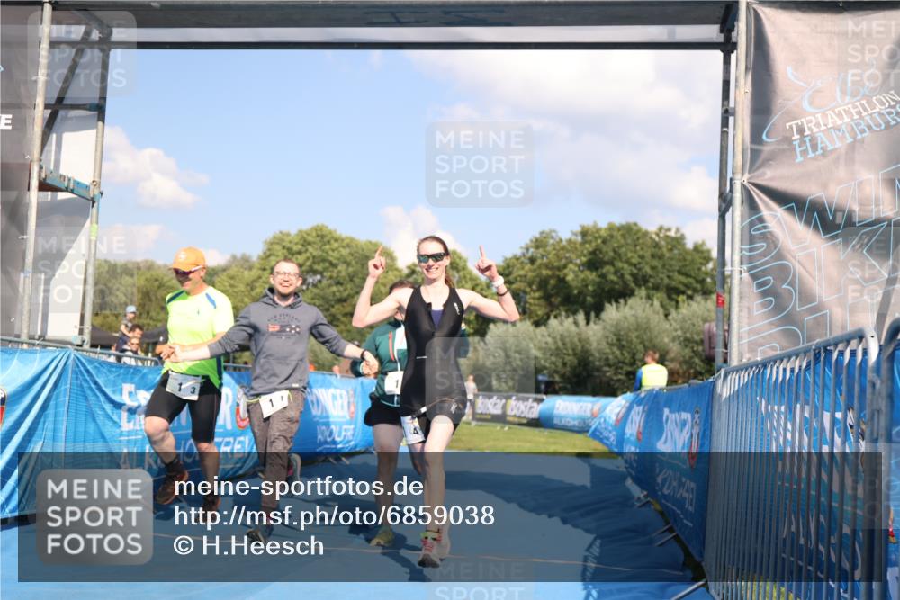 25.08.2024 - Elbe Triathlon Hamburg H.Heesch http://msf.ph/oto/6859038 25.08.2024 16:27:21 Ziel  meine-sportfotos.de