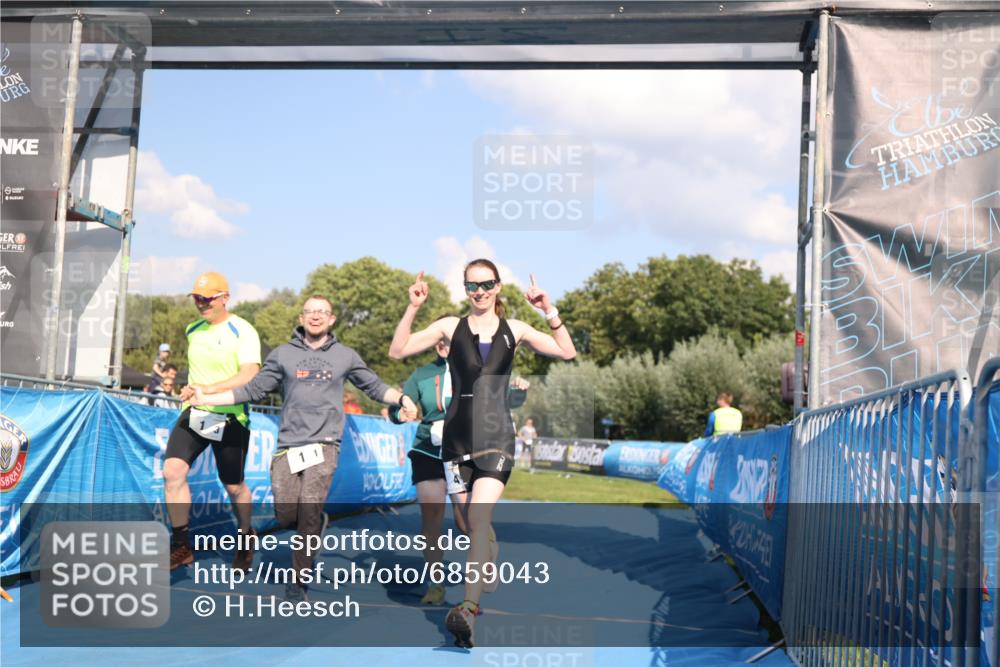 25.08.2024 - Elbe Triathlon Hamburg H.Heesch http://msf.ph/oto/6859043 25.08.2024 16:27:21 Ziel  meine-sportfotos.de