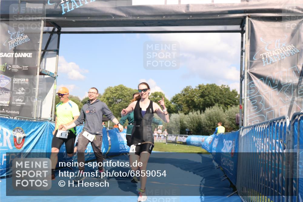 25.08.2024 - Elbe Triathlon Hamburg H.Heesch http://msf.ph/oto/6859054 25.08.2024 16:27:21 Ziel  meine-sportfotos.de
