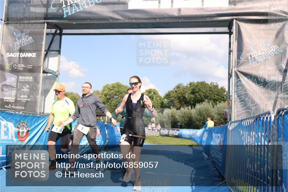 25.08.2024 - Elbe Triathlon Hamburg H.Heesch http://msf.ph/oto/6859057 25.08.2024 16:27:21 Ziel  meine-sportfotos.de