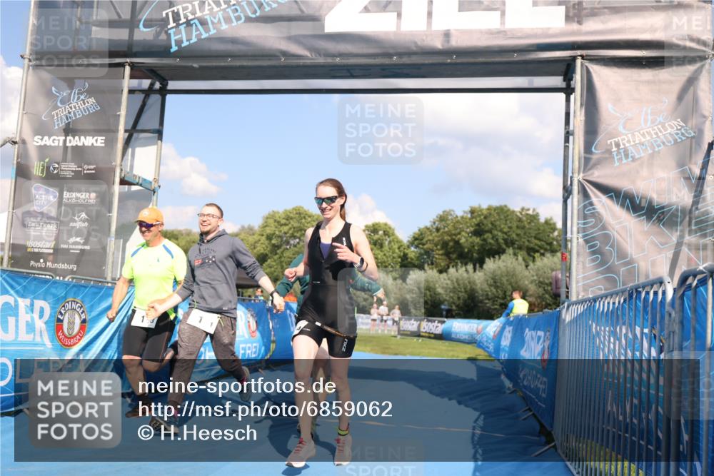 25.08.2024 - Elbe Triathlon Hamburg H.Heesch http://msf.ph/oto/6859062 25.08.2024 16:27:22 Ziel  meine-sportfotos.de