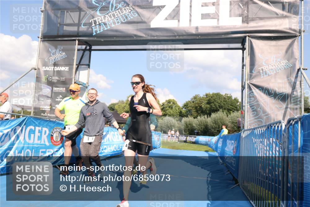 25.08.2024 - Elbe Triathlon Hamburg H.Heesch http://msf.ph/oto/6859073 25.08.2024 16:27:22 Ziel  meine-sportfotos.de