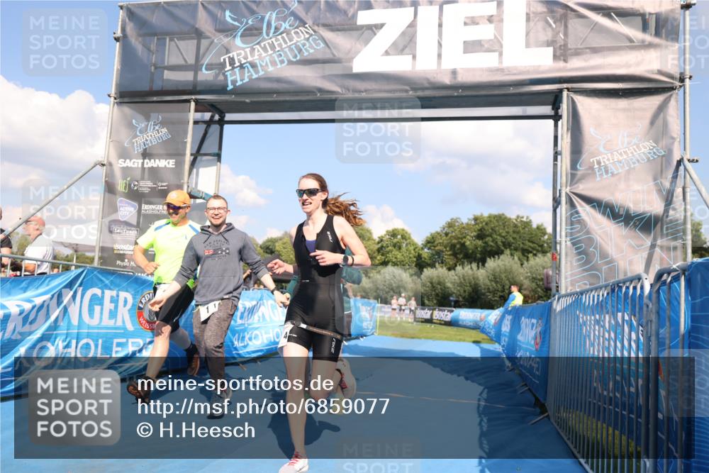 25.08.2024 - Elbe Triathlon Hamburg H.Heesch http://msf.ph/oto/6859077 25.08.2024 16:27:22 Ziel  meine-sportfotos.de