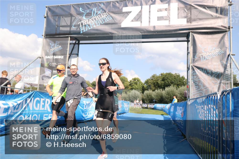 25.08.2024 - Elbe Triathlon Hamburg H.Heesch http://msf.ph/oto/6859080 25.08.2024 16:27:22 Ziel  meine-sportfotos.de