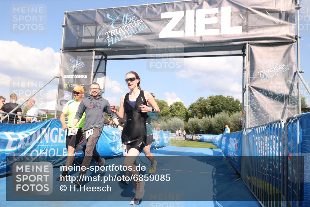 25.08.2024 - Elbe Triathlon Hamburg H.Heesch http://msf.ph/oto/6859085 25.08.2024 16:27:22 Ziel  meine-sportfotos.de