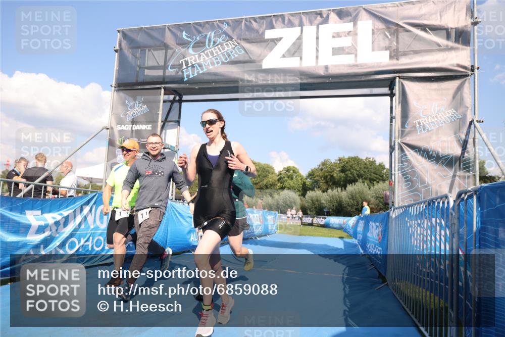 25.08.2024 - Elbe Triathlon Hamburg H.Heesch http://msf.ph/oto/6859088 25.08.2024 16:27:22 Ziel  meine-sportfotos.de