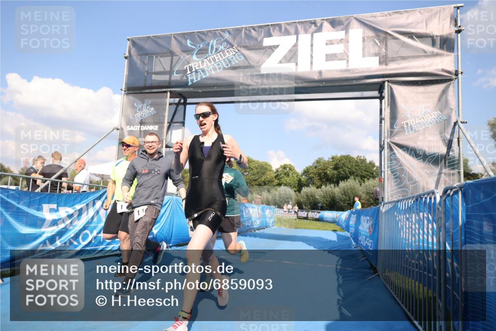 25.08.2024 - Elbe Triathlon Hamburg H.Heesch http://msf.ph/oto/6859093 25.08.2024 16:27:22 Ziel  meine-sportfotos.de
