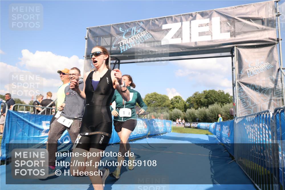 25.08.2024 - Elbe Triathlon Hamburg H.Heesch http://msf.ph/oto/6859108 25.08.2024 16:27:22 Ziel  meine-sportfotos.de