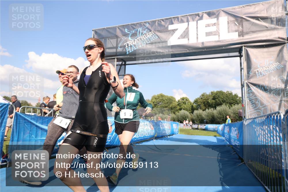 25.08.2024 - Elbe Triathlon Hamburg H.Heesch http://msf.ph/oto/6859113 25.08.2024 16:27:22 Ziel  meine-sportfotos.de