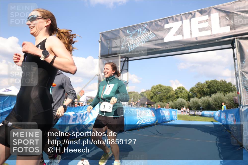 25.08.2024 - Elbe Triathlon Hamburg H.Heesch http://msf.ph/oto/6859127 25.08.2024 16:27:22 Ziel  meine-sportfotos.de