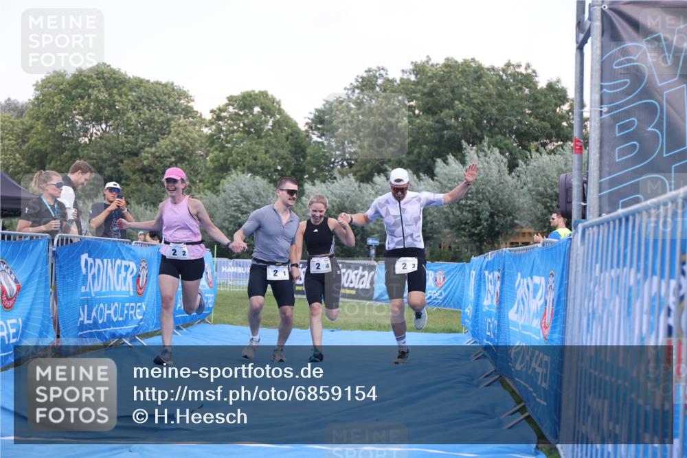 25.08.2024 - Elbe Triathlon Hamburg H.Heesch http://msf.ph/oto/6859154 25.08.2024 16:30:22 Ziel  meine-sportfotos.de