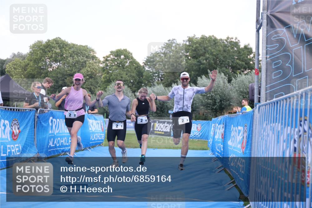25.08.2024 - Elbe Triathlon Hamburg H.Heesch http://msf.ph/oto/6859164 25.08.2024 16:30:23 Ziel  meine-sportfotos.de