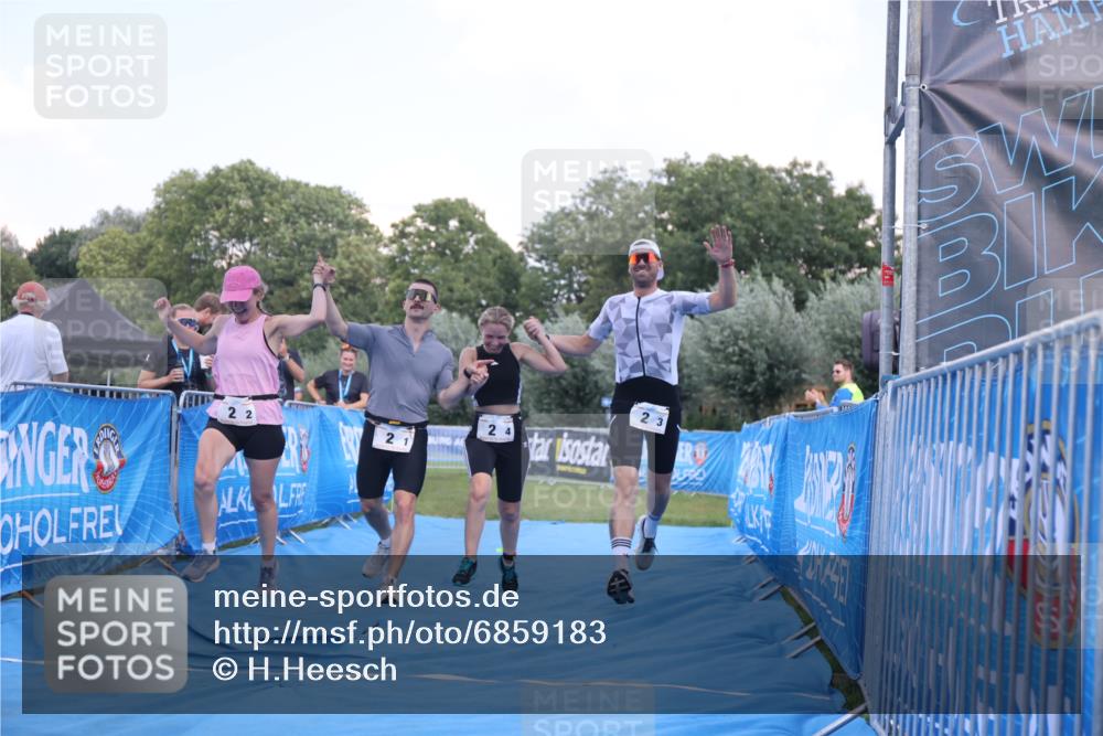 25.08.2024 - Elbe Triathlon Hamburg H.Heesch http://msf.ph/oto/6859183 25.08.2024 16:30:23 Ziel  meine-sportfotos.de