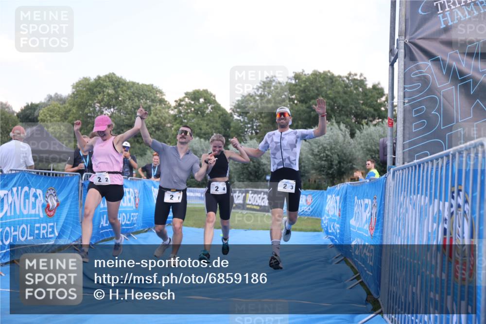 25.08.2024 - Elbe Triathlon Hamburg H.Heesch http://msf.ph/oto/6859186 25.08.2024 16:30:23 Ziel  meine-sportfotos.de