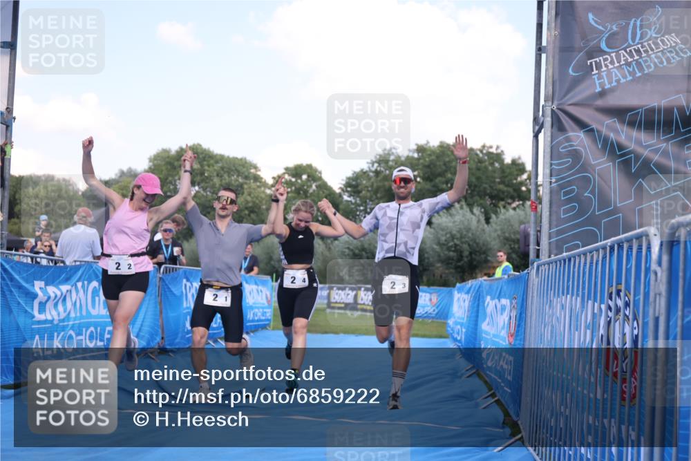 25.08.2024 - Elbe Triathlon Hamburg H.Heesch http://msf.ph/oto/6859222 25.08.2024 16:30:23 Ziel  meine-sportfotos.de