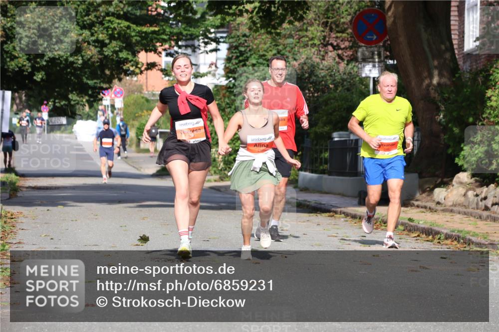 25.08.2024 - 20. Blankeneser Heldenlauf Strokosch-Dieckow http://msf.ph/oto/6859231 25.08.2024 09:55:10 Ziel 245, 246, 258, 259 meine-sportfotos.de