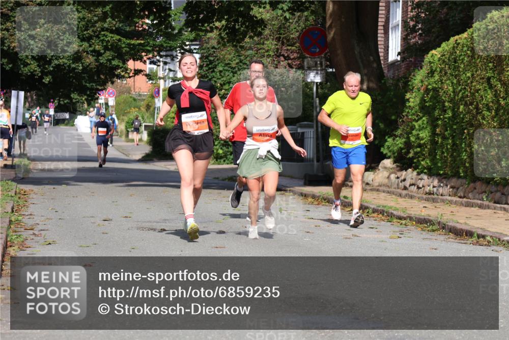 25.08.2024 - 20. Blankeneser Heldenlauf Strokosch-Dieckow http://msf.ph/oto/6859235 25.08.2024 09:55:11 Ziel 245, 246, 258, 259 meine-sportfotos.de
