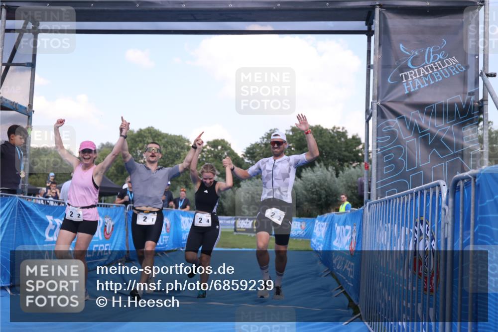 25.08.2024 - Elbe Triathlon Hamburg H.Heesch http://msf.ph/oto/6859239 25.08.2024 16:30:23 Ziel  meine-sportfotos.de