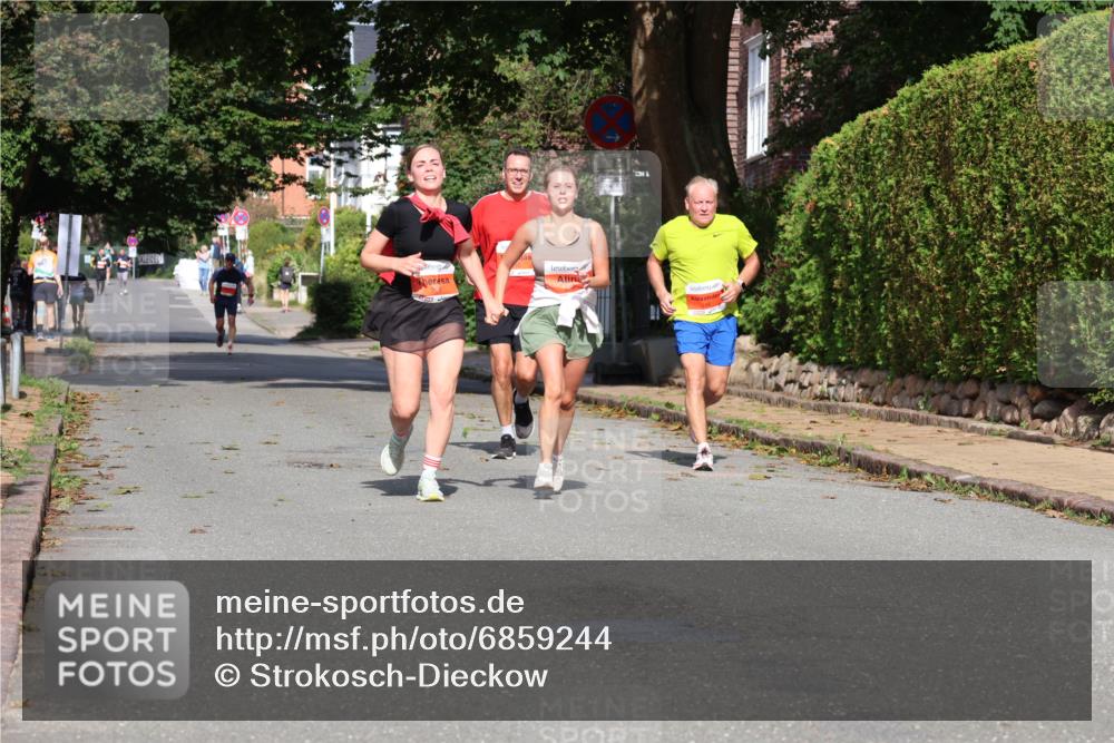 25.08.2024 - 20. Blankeneser Heldenlauf Strokosch-Dieckow http://msf.ph/oto/6859244 25.08.2024 09:55:11 Ziel 245, 246, 258, 259 meine-sportfotos.de