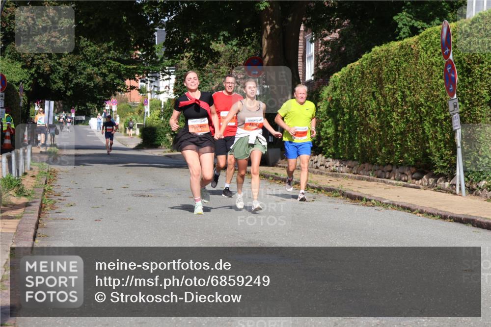 25.08.2024 - 20. Blankeneser Heldenlauf Strokosch-Dieckow http://msf.ph/oto/6859249 25.08.2024 09:55:12 Ziel 245, 246, 258, 259 meine-sportfotos.de