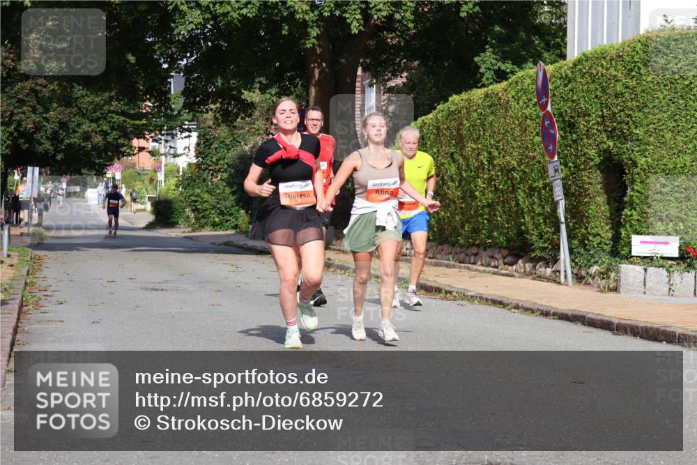25.08.2024 - 20. Blankeneser Heldenlauf Strokosch-Dieckow http://msf.ph/oto/6859272 25.08.2024 09:55:13 Ziel 245, 246, 258, 259 meine-sportfotos.de