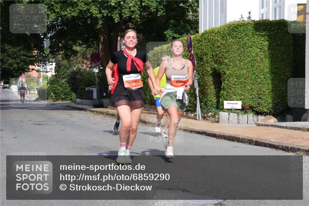 25.08.2024 - 20. Blankeneser Heldenlauf Strokosch-Dieckow http://msf.ph/oto/6859290 25.08.2024 09:55:14 Ziel 245, 246, 258, 259 meine-sportfotos.de