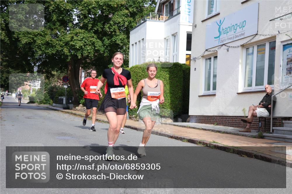 25.08.2024 - 20. Blankeneser Heldenlauf Strokosch-Dieckow http://msf.ph/oto/6859305 25.08.2024 09:55:15 Ziel 245, 246, 258, 259 meine-sportfotos.de
