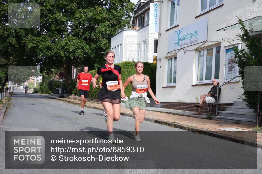 25.08.2024 - 20. Blankeneser Heldenlauf Strokosch-Dieckow http://msf.ph/oto/6859310 25.08.2024 09:55:15 Ziel 245, 246, 258, 259 meine-sportfotos.de