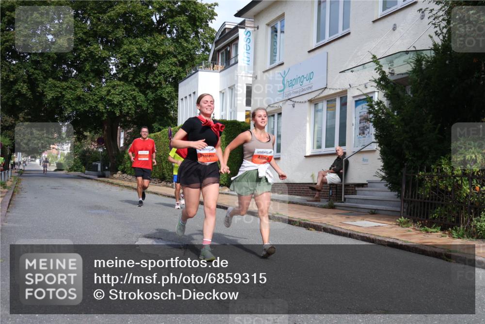 25.08.2024 - 20. Blankeneser Heldenlauf Strokosch-Dieckow http://msf.ph/oto/6859315 25.08.2024 09:55:15 Ziel 245, 246, 258, 259 meine-sportfotos.de